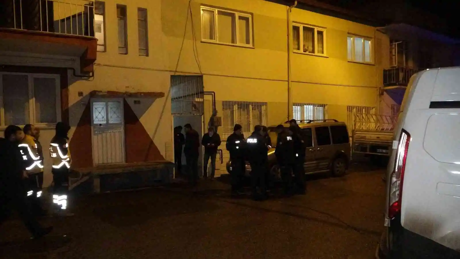 Eşi tarafından öldürülen hamile kadın defin edildi