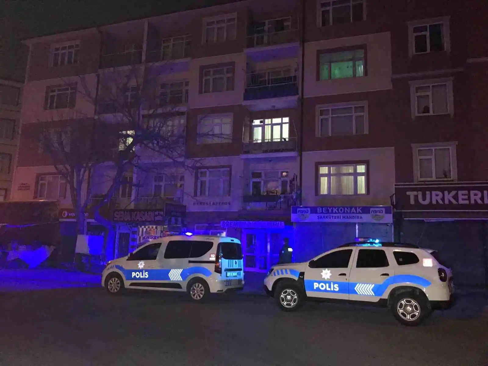 Eşini evde bulamadı, av tüfeği ile rastgele ateş açtı