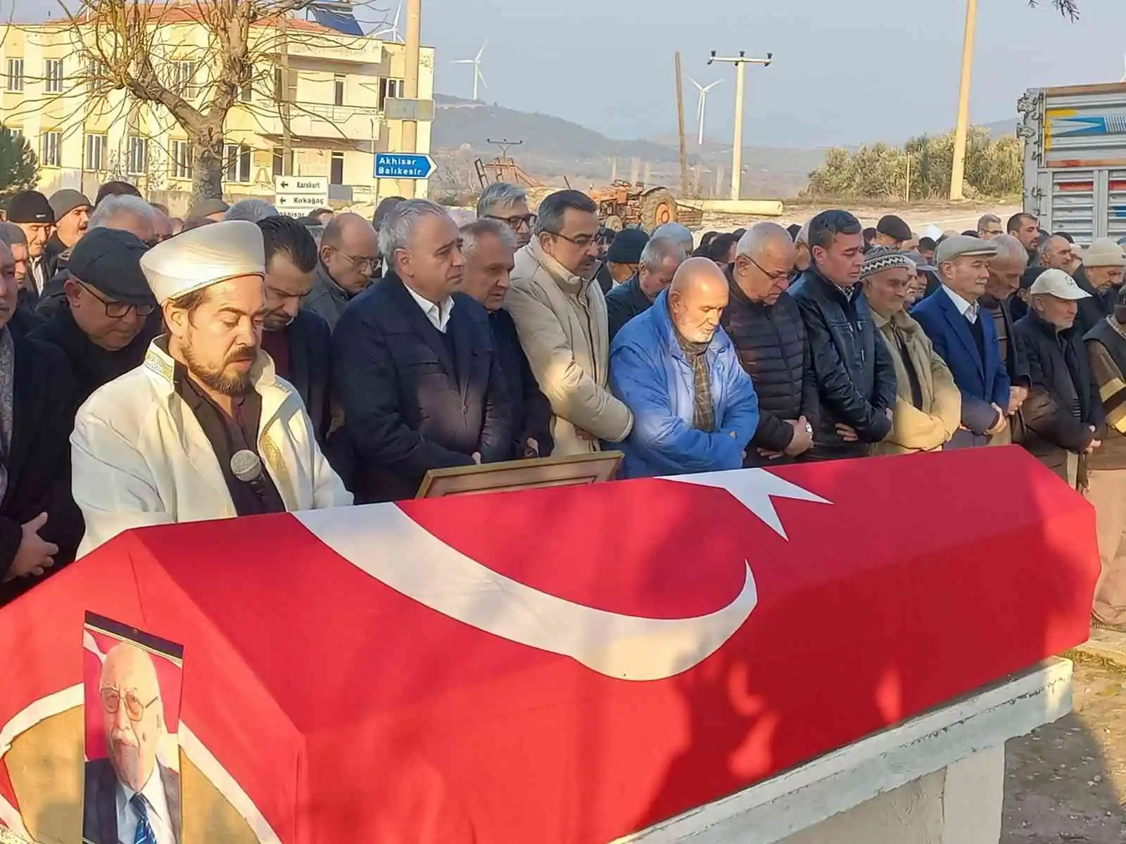 Eski Belediye Başkanı ve Milli Eğitim Müdürü Orhan Kamalı toprağa verildi