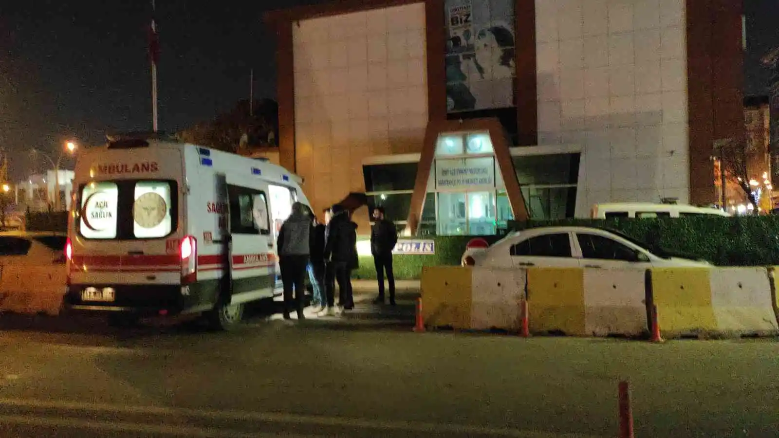 ’Eski sevgilimle neden konuştun’ kavgasında kan aktı: 2 yaralı