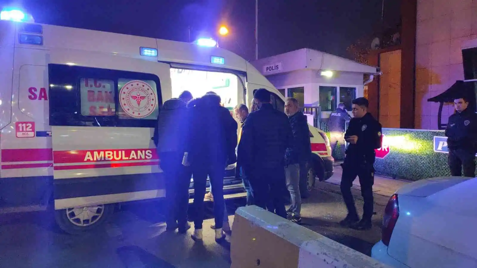 ’Eski sevgilimle neden konuştun’ kavgasında kan aktı: 2 yaralı