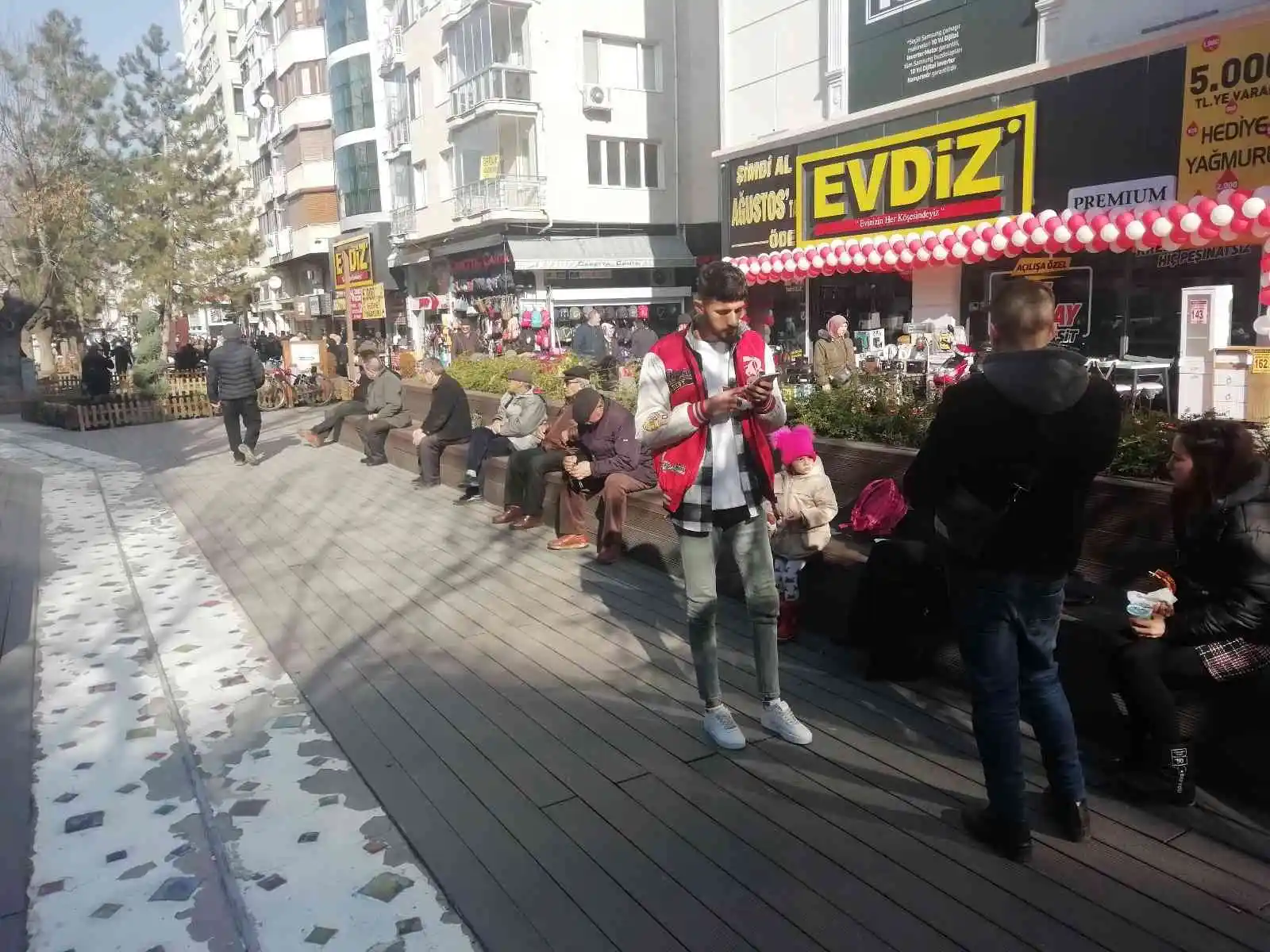 Eskişehirliler güneşli havanın tadını çıkardı
