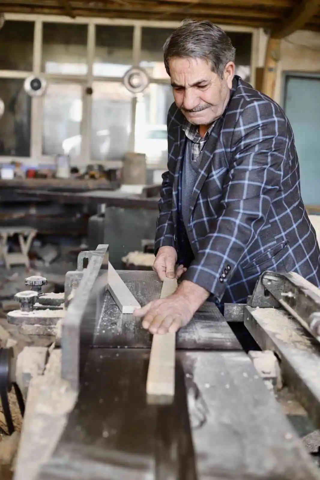 Eskiyi yeniye uyduran marangoz yıllara meydan okuyor