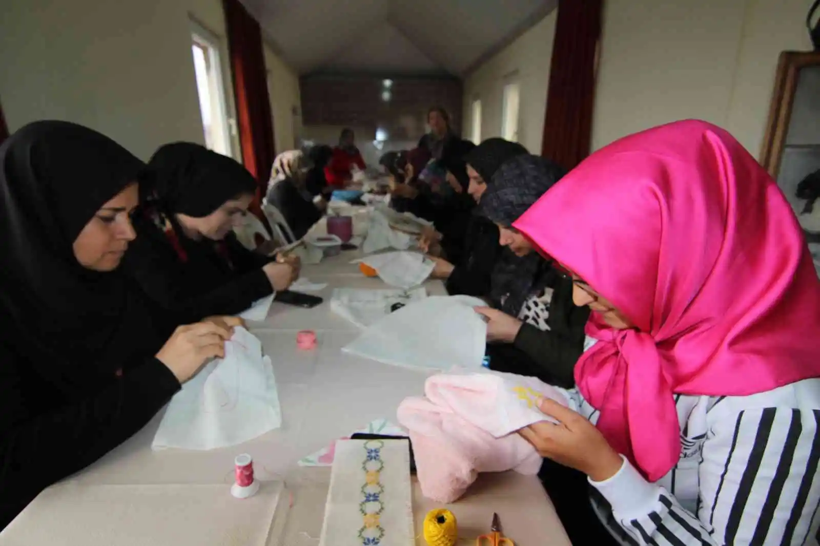 Ev hanımlarının ilgi odağı olan kurs merkezi Kargıcak'ta açıldı
