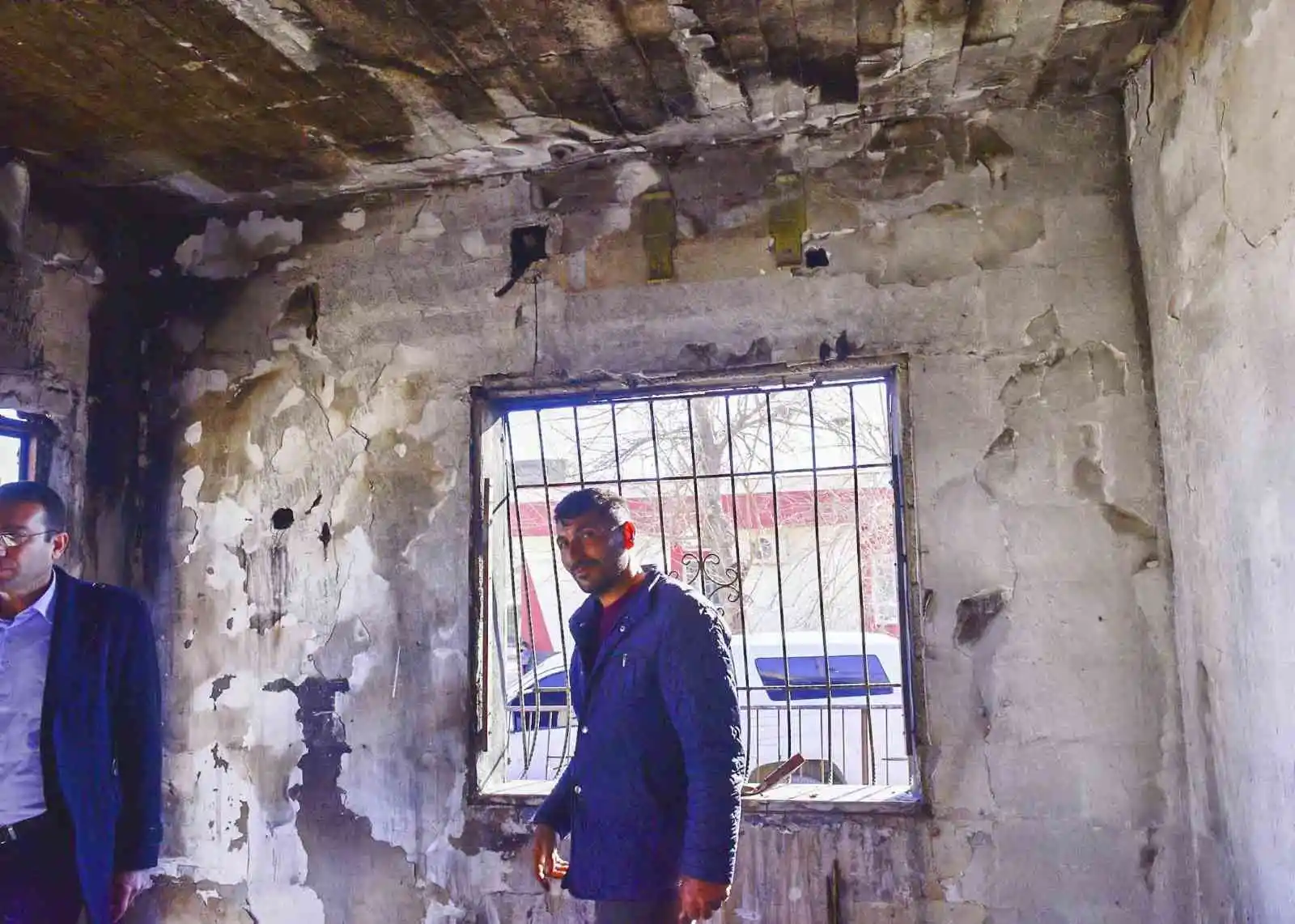 Evi yanan aileye şefkat eli uzandı