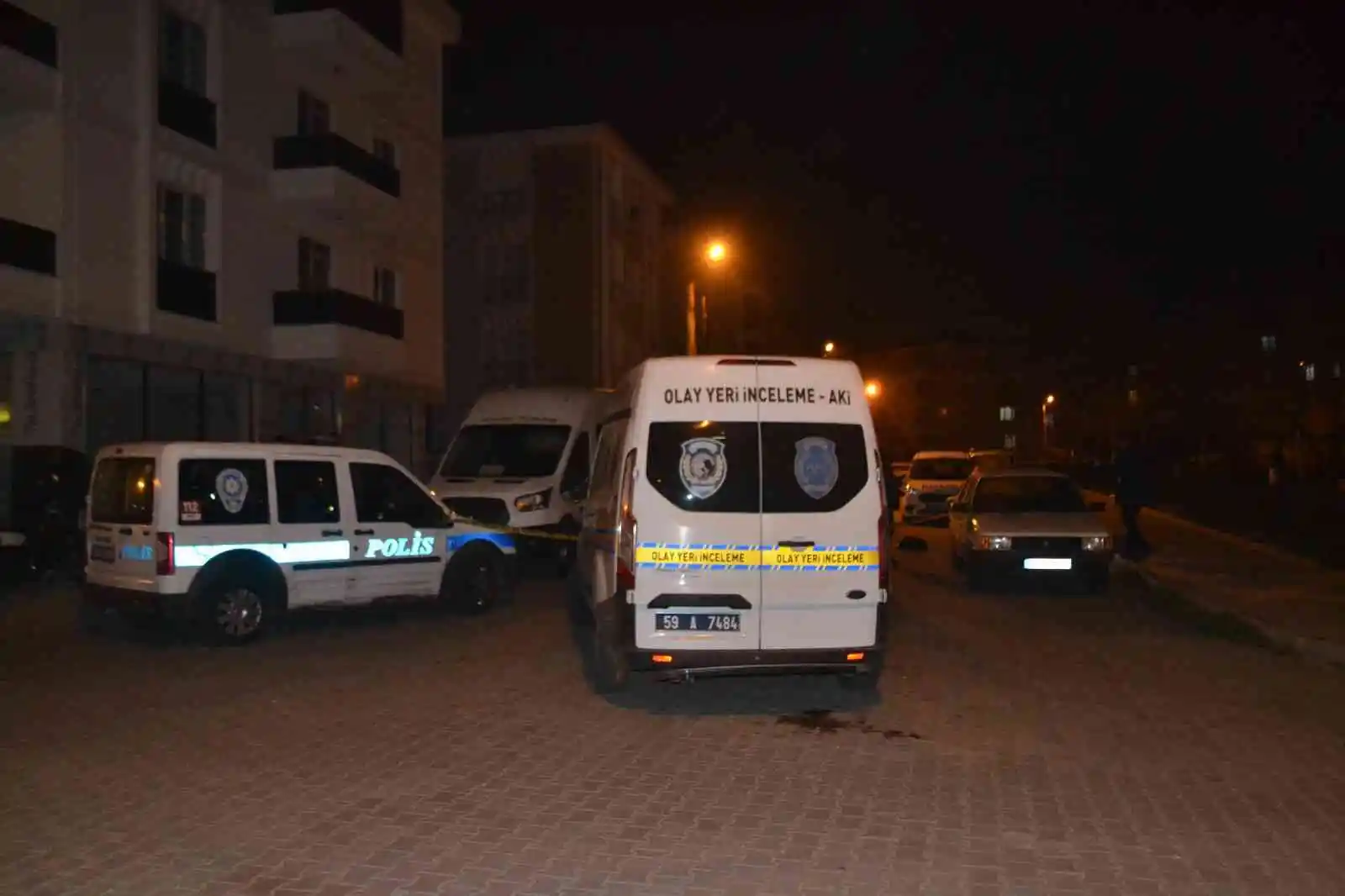 Evine gittiği arkadaşı tarafından bıçaklandı