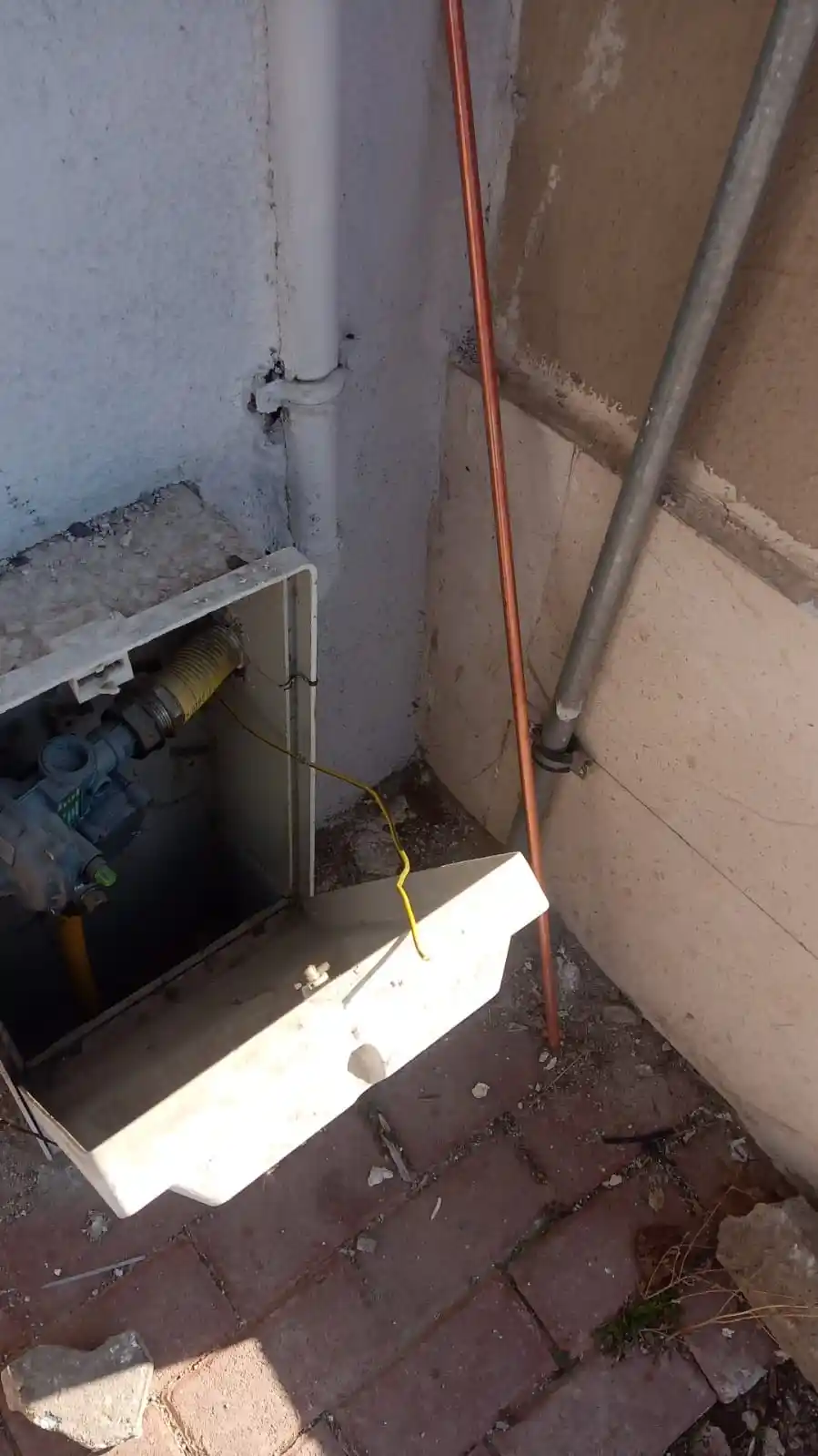Evlerin doğal gaz kutusundaki bakır çubukları çalan şüpheliler tutuklandı