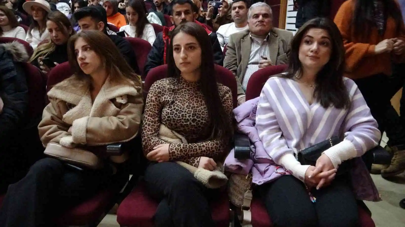 Farklı meslek gruplarından oluşan korodan müzik ziyafeti