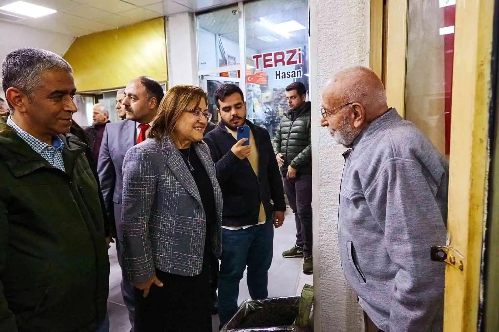 Fatma Şahin, yenilenen Belediye Pasajı’nı ziyaret etti