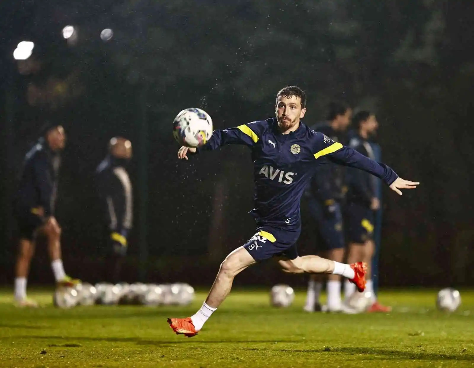 Fenerbahçe, Galatasaray maçı hazırlıklarına başladı
