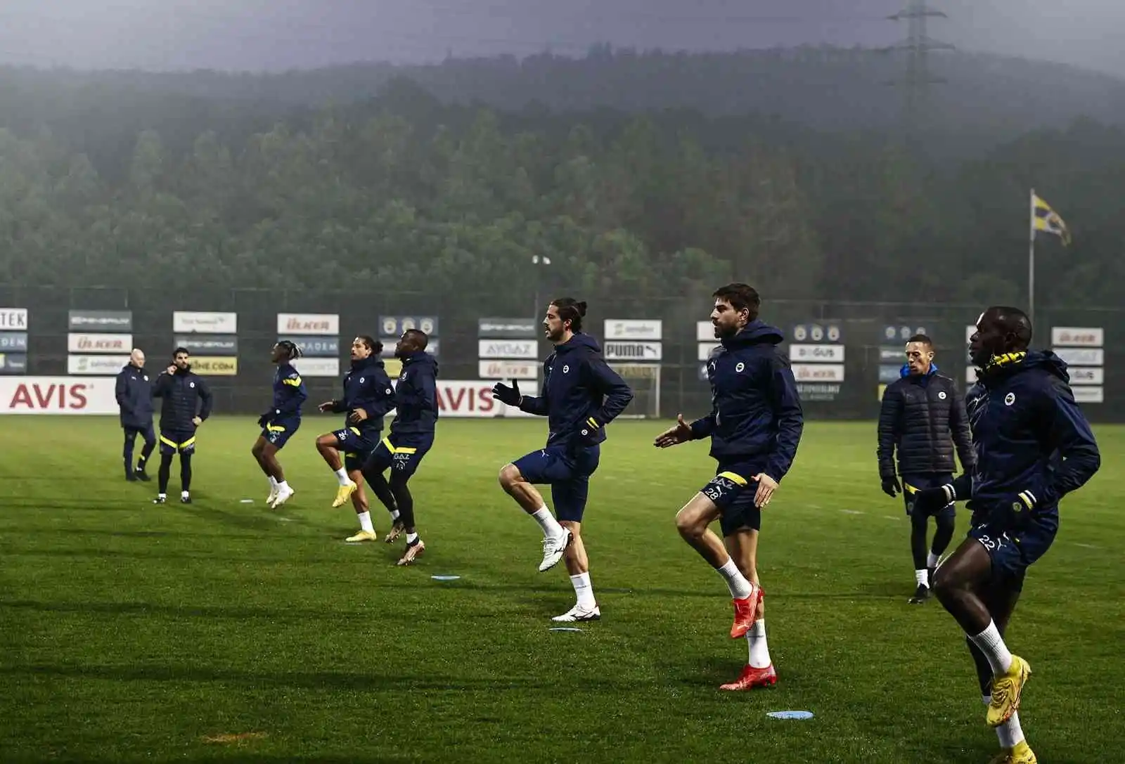 Fenerbahçe, Galatasaray maçı hazırlıklarına başladı
