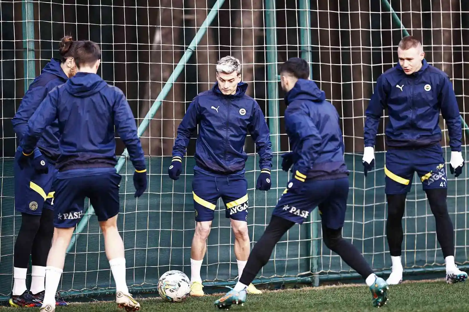 Fenerbahçe, Ümraniyespor maçı için kampa girdi