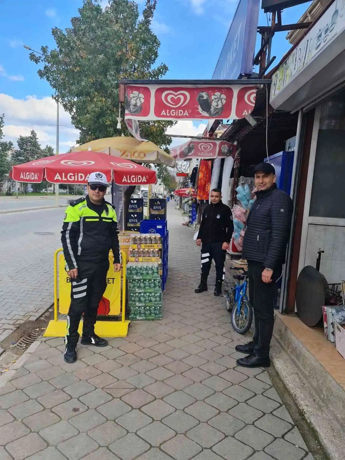 Fethiye’de kaldırım ve yolları işgal eden esnaflar uyarıldı