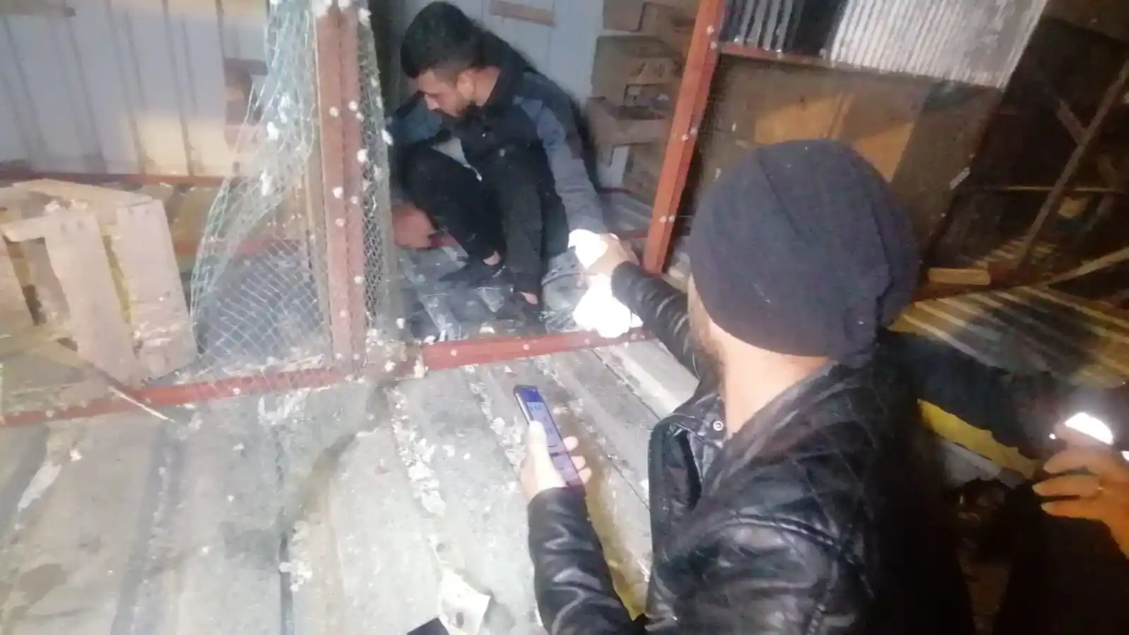 Fırtına kafesleri devirdi, güvercinler telef oldu