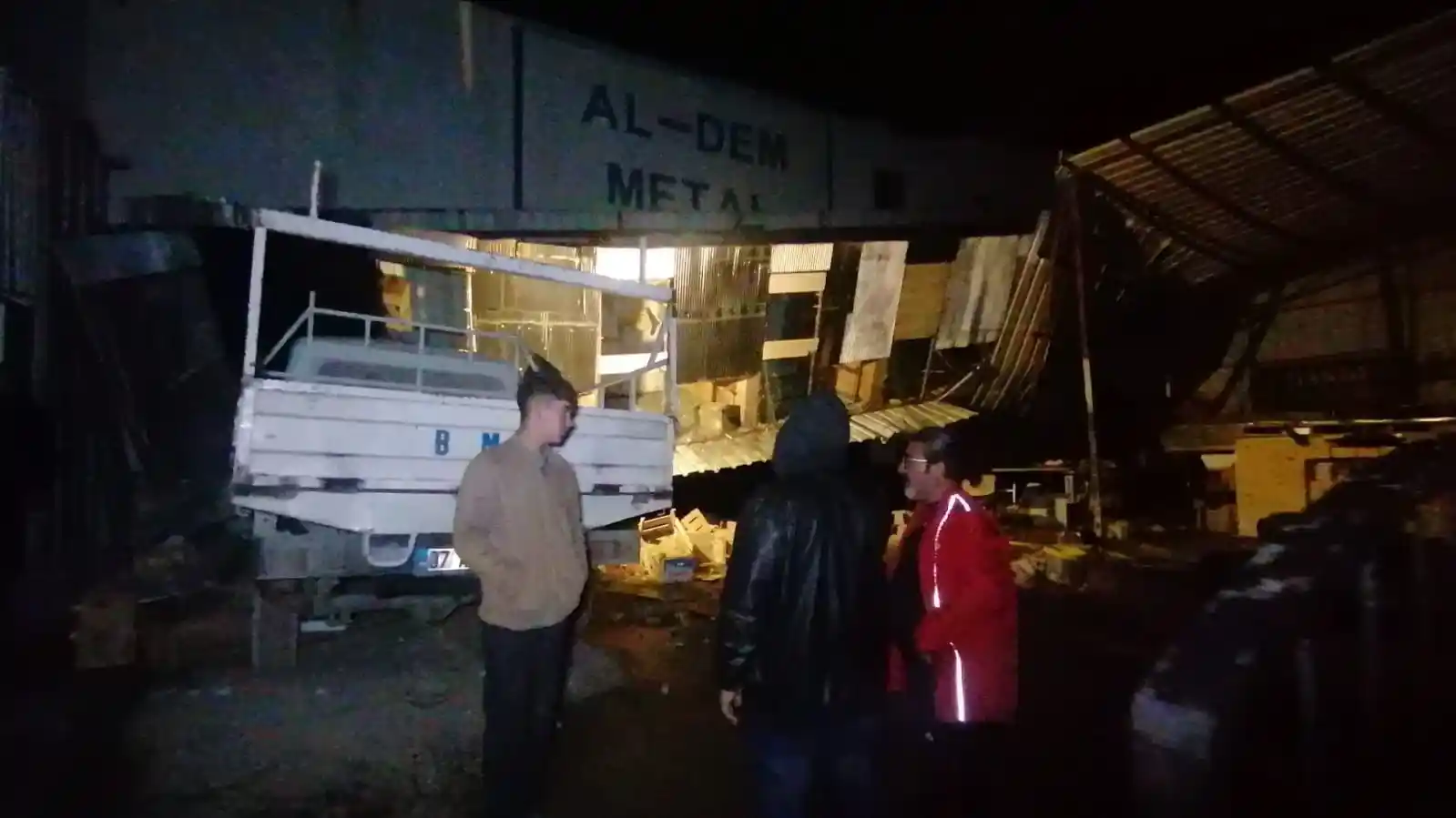 Fırtına kafesleri devirdi, güvercinler telef oldu