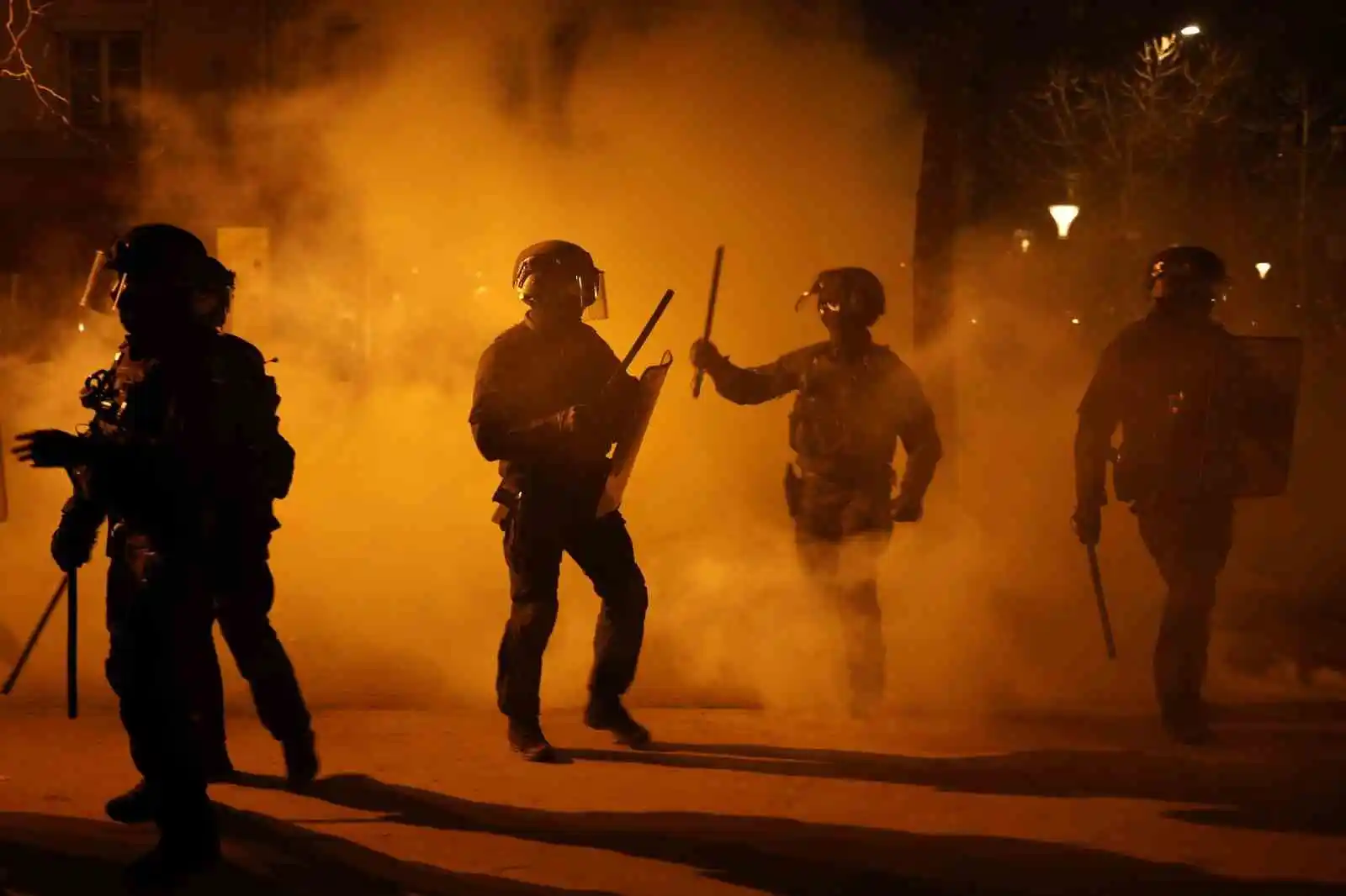 Fransa’da emeklilik reformu protestosuna gazlı müdahale: 30 gözaltı
