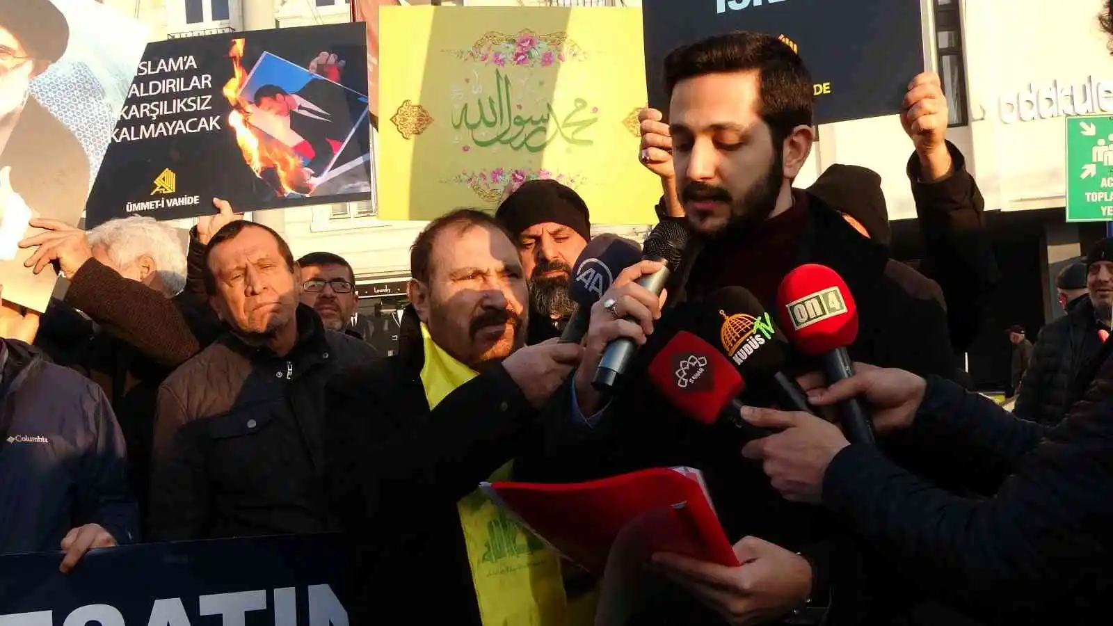 Fransız karikatür dergisi İstanbul’da protesto edildi