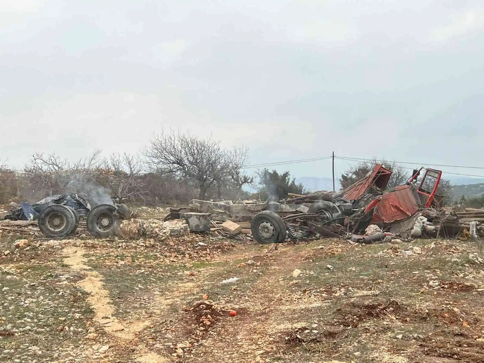 Freni patlayan sondaj kamyonu otomobile çarptı: 1 ölü, 1 ağır yaralı