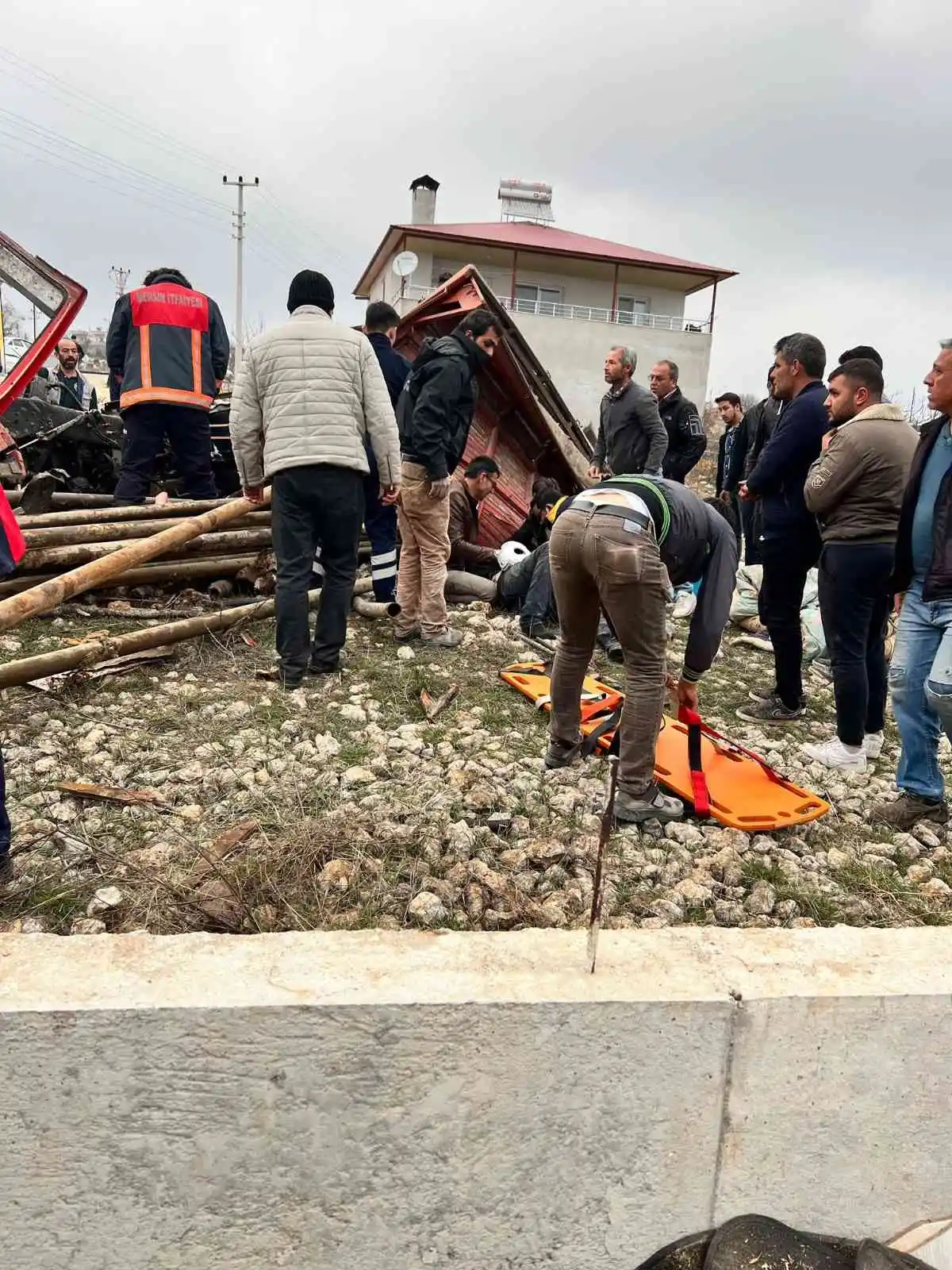 Freni patlayan sondaj kamyonu otomobile çarptı: 1 ölü, 1 ağır yaralı