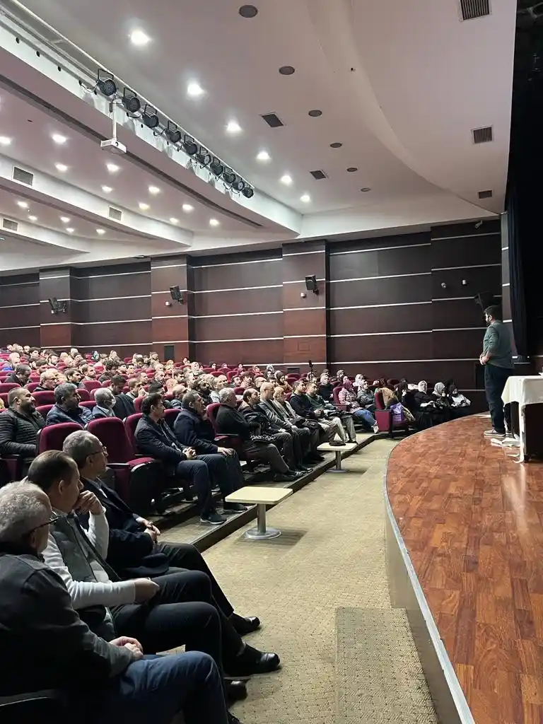 Gazeteci/Yazar ve Savaş Muhabiri Adem Özköse’den duygu yüklü konferans
