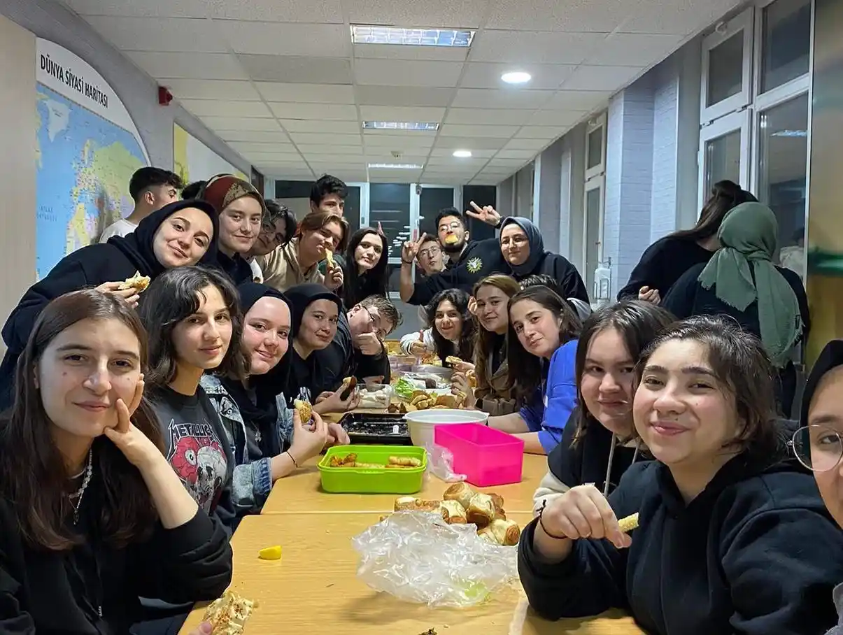 Gazi Emet Anadolu Lisesinde üniversite hazırlık kampı