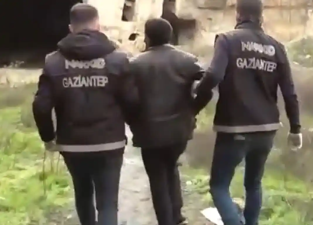 Gaziantep’te metruk binalara şok baskın
