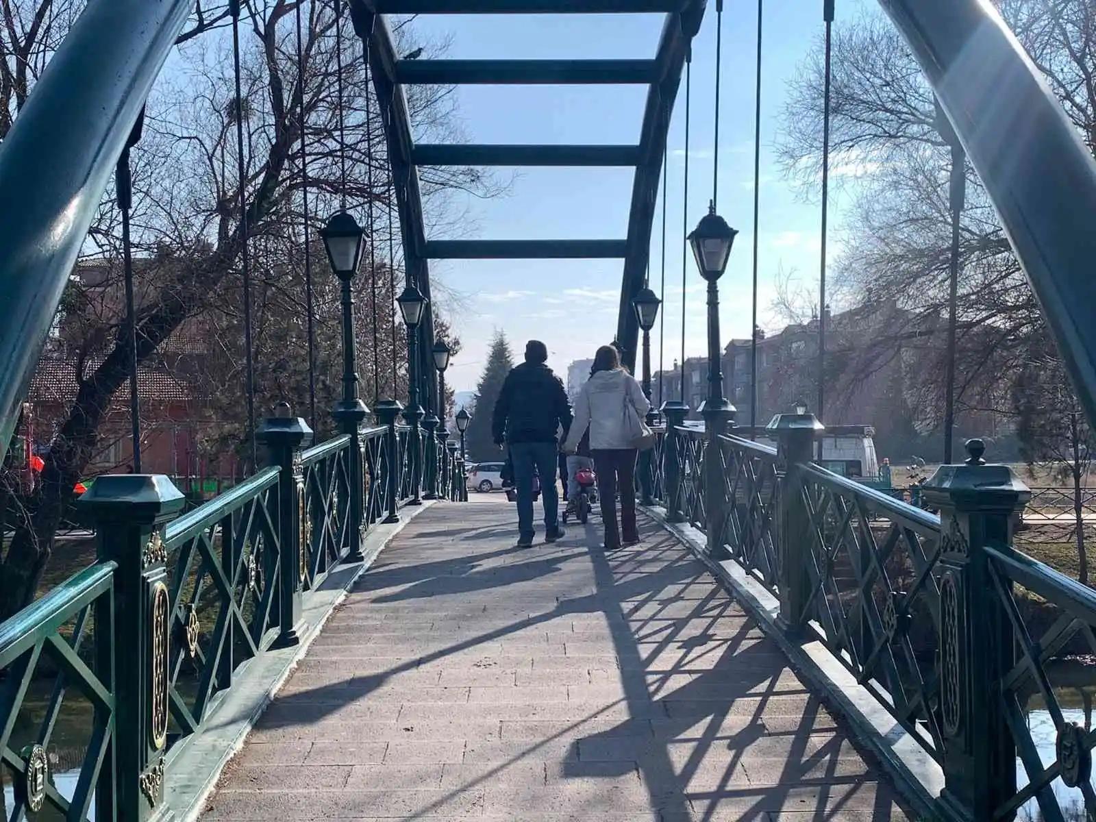 Geçen yılın aynı döneminde kara kış vardı, bu yıl bahardan kalma bir gün yaşanıyor