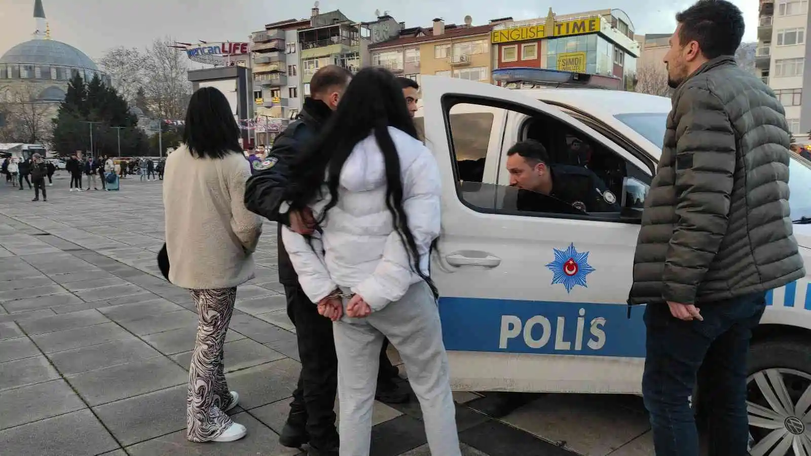 Genç kızların kavgasında kan aktı: 1 yaralı
