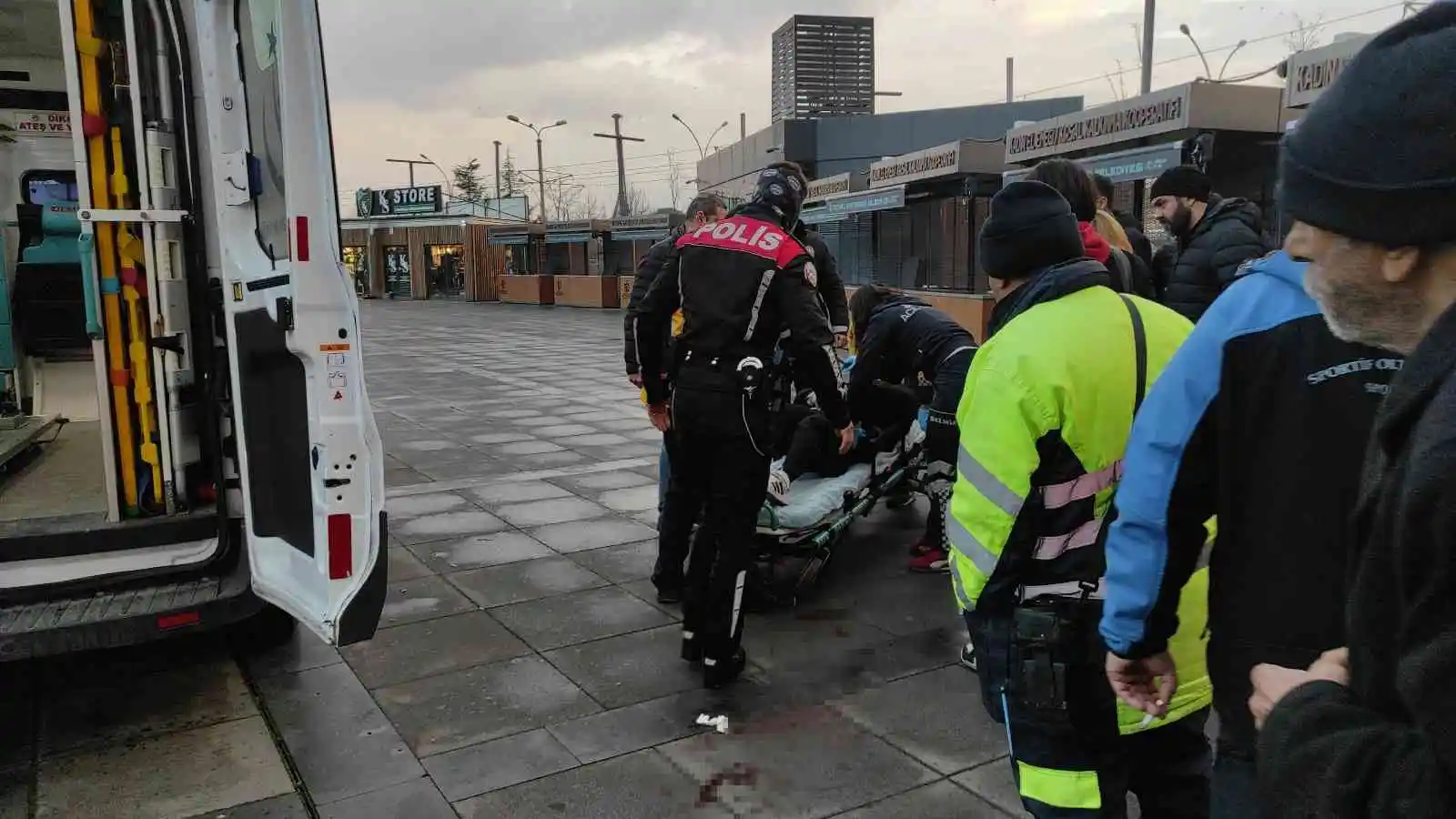 Genç kızların kavgasında kan aktı: 1 yaralı