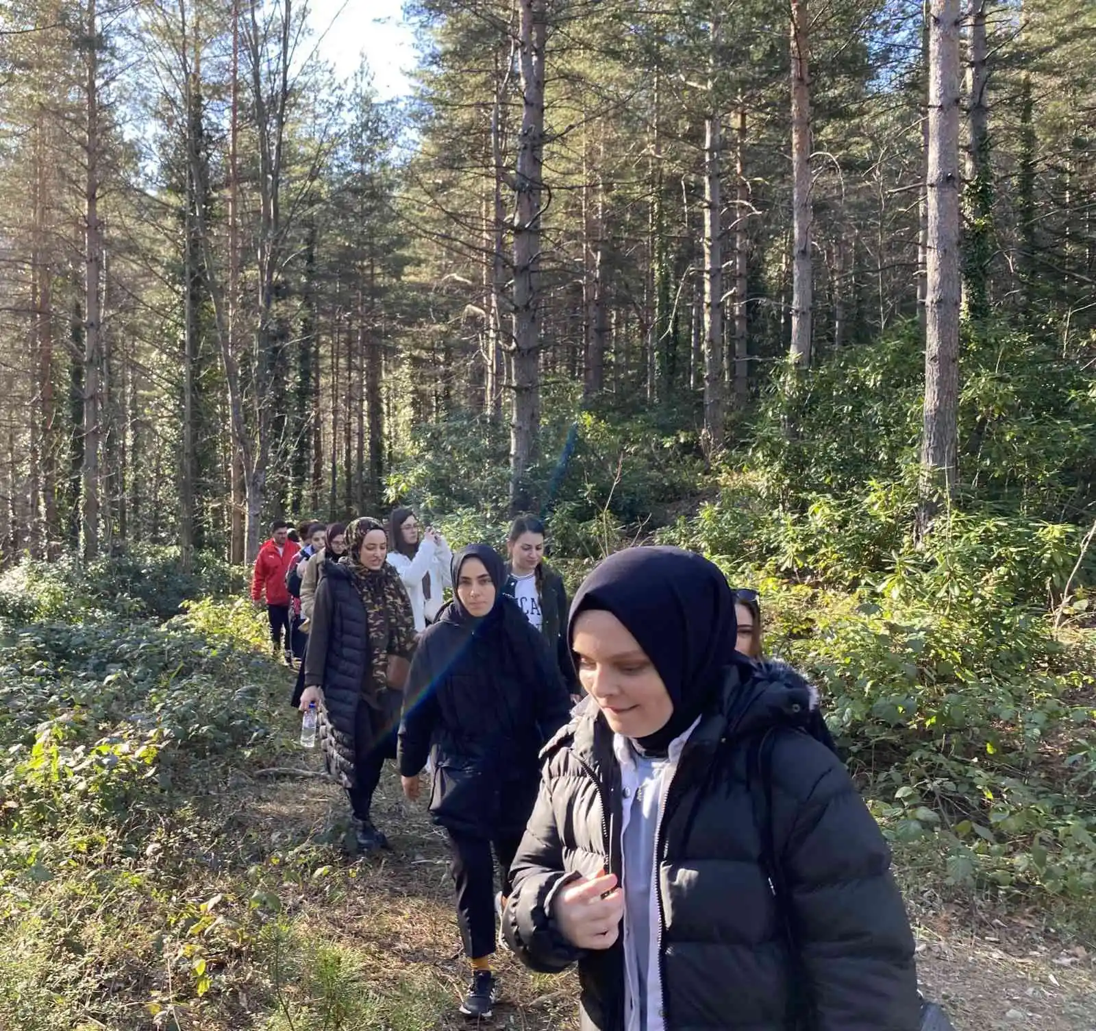 Gençler zinde kalmak için yürüyüşte buluştu
