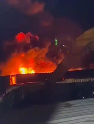 Geri dönüşüm deposunda çıkan yangın palet imalathanesine sıçradı
