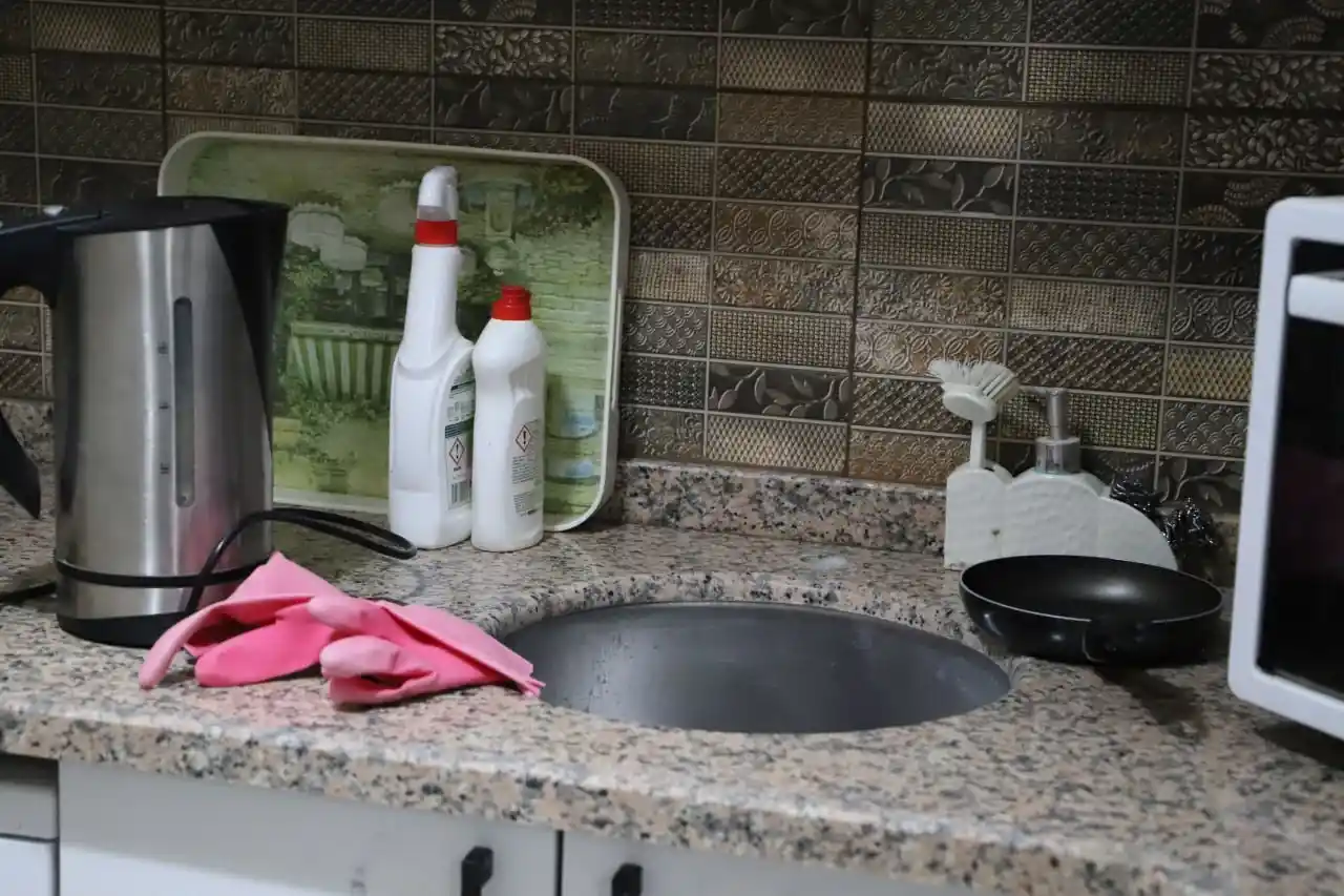 Girdikleri apartmanda 9 daireyi soyup sırra kadem bastılar