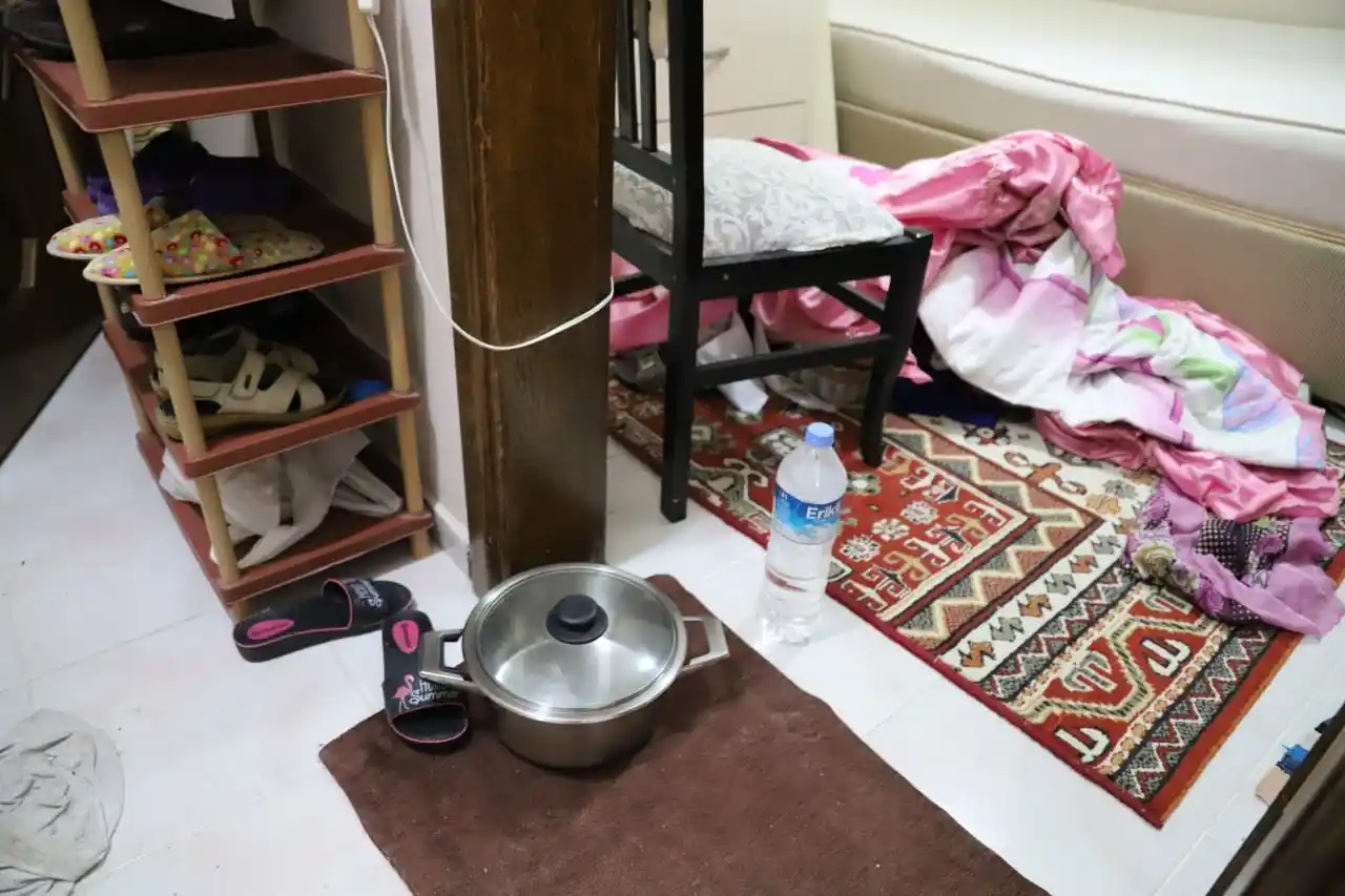 Girdikleri apartmanda 9 daireyi soyup sırra kadem bastılar