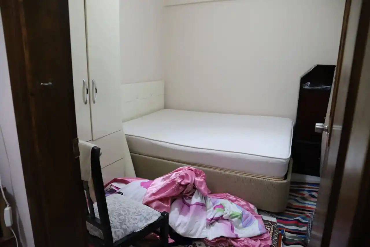 Girdikleri apartmanda 9 daireyi soyup sırra kadem bastılar