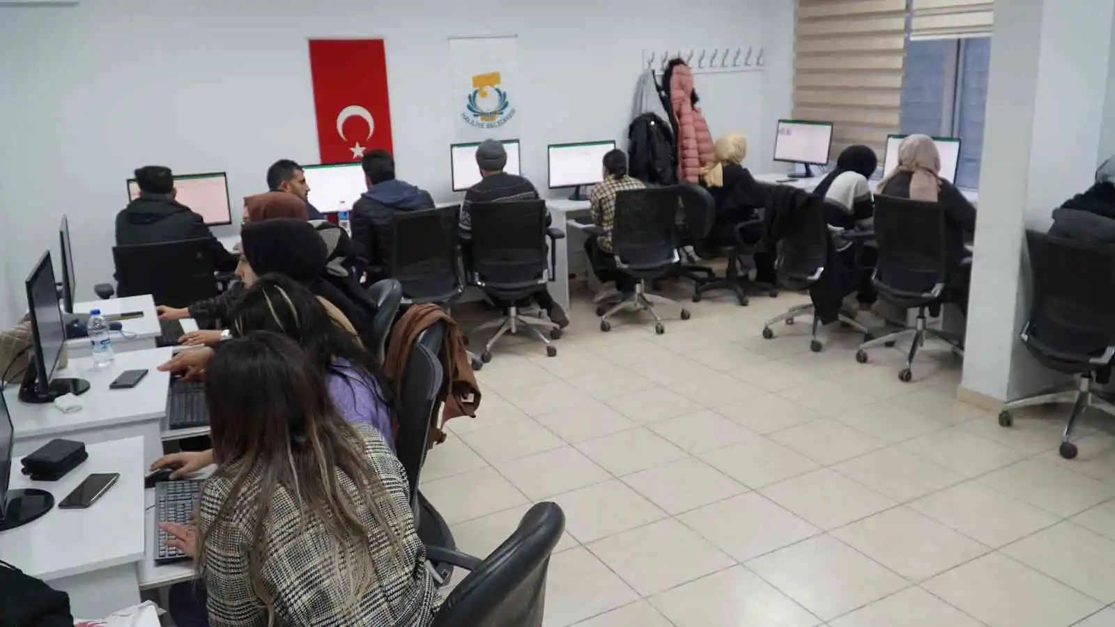 Haliliye’de gençlere bilgisayar ve İngilizce kursu