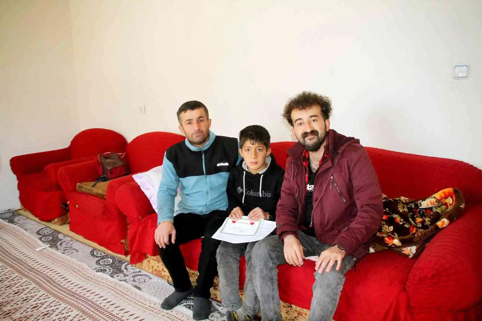 Hasta öğrencisine karnesini evinde vererek sürpriz yaptı