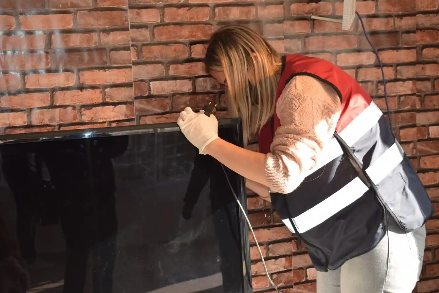 Hatay'da evi yanan aileye destek