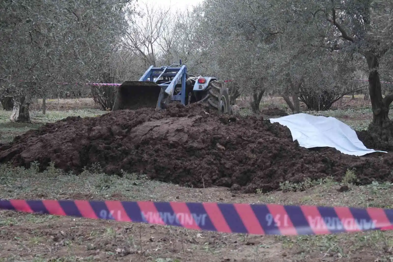 Hayvan gübresinin içinden insan cesedi çıktı