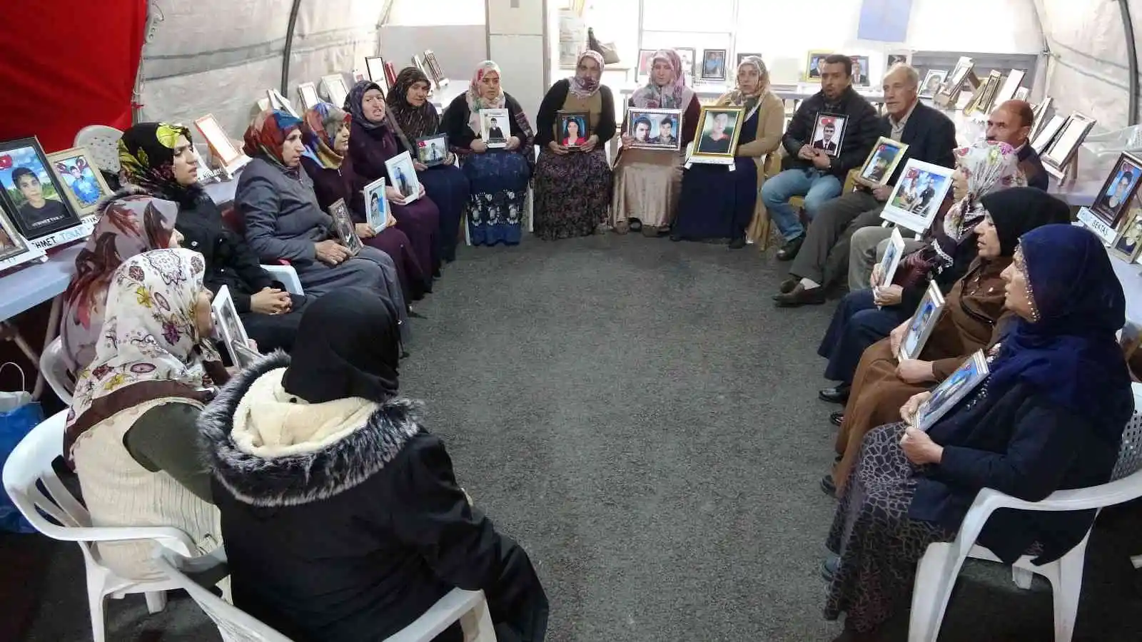 HDP mağduru ailelerden Diyarbakır'a gelen Meral Akşener'e tepki
