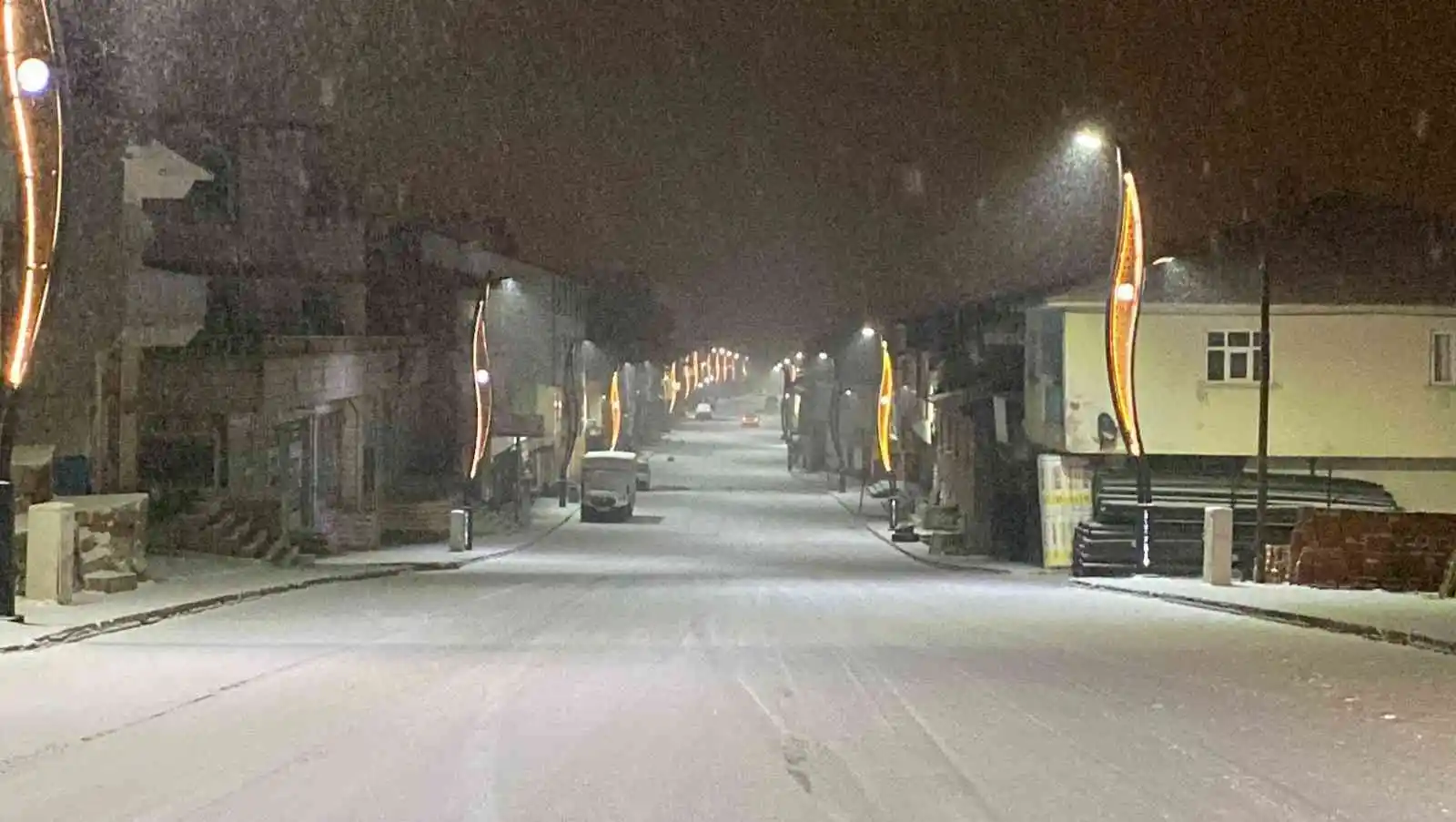 Her kış metrelerce karın yağdığı Karlıova yeni beyaza büründü