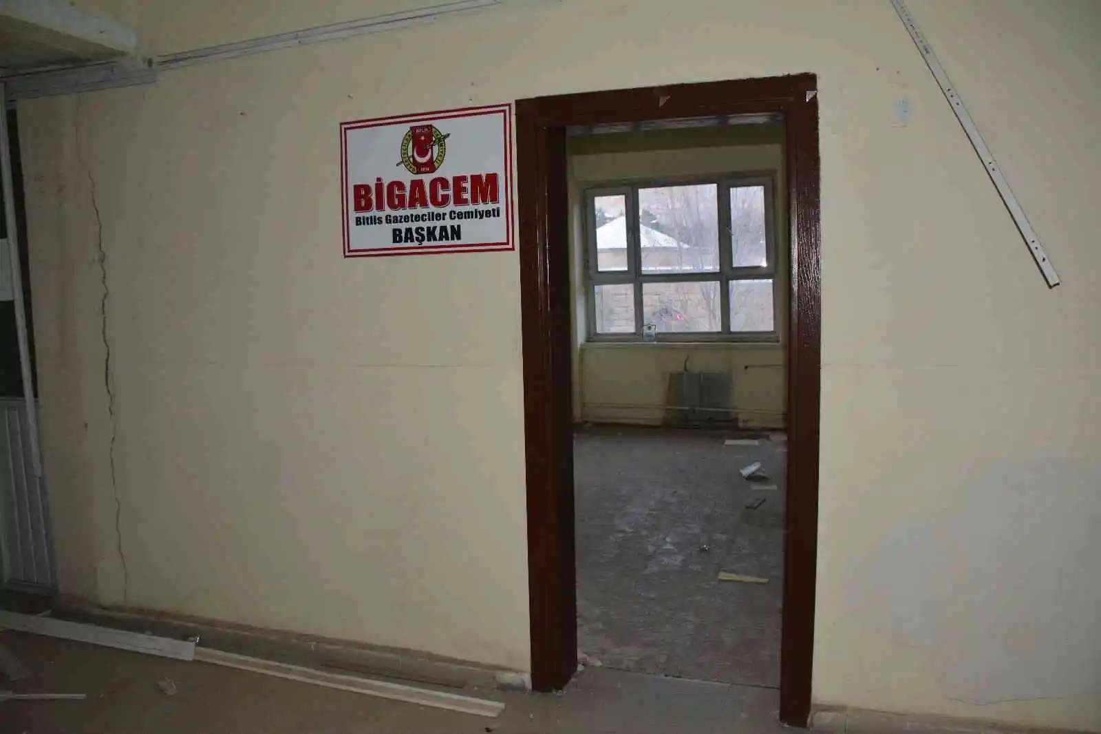 Hırsızlar, Bitlis Gazeteciler Cemiyeti’ni soyup soğana çevirdi
