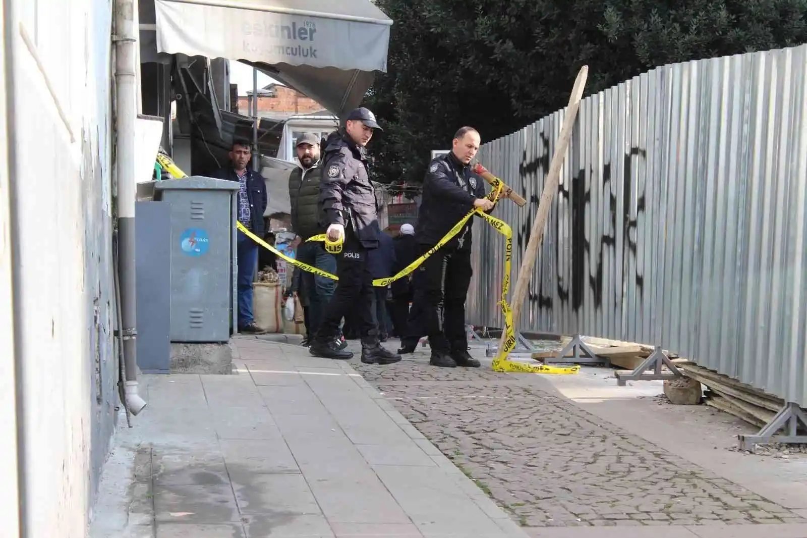 Husumetliler arasında bıçak ve keserli kavga: 1 ölü, 3 ağır yaralı