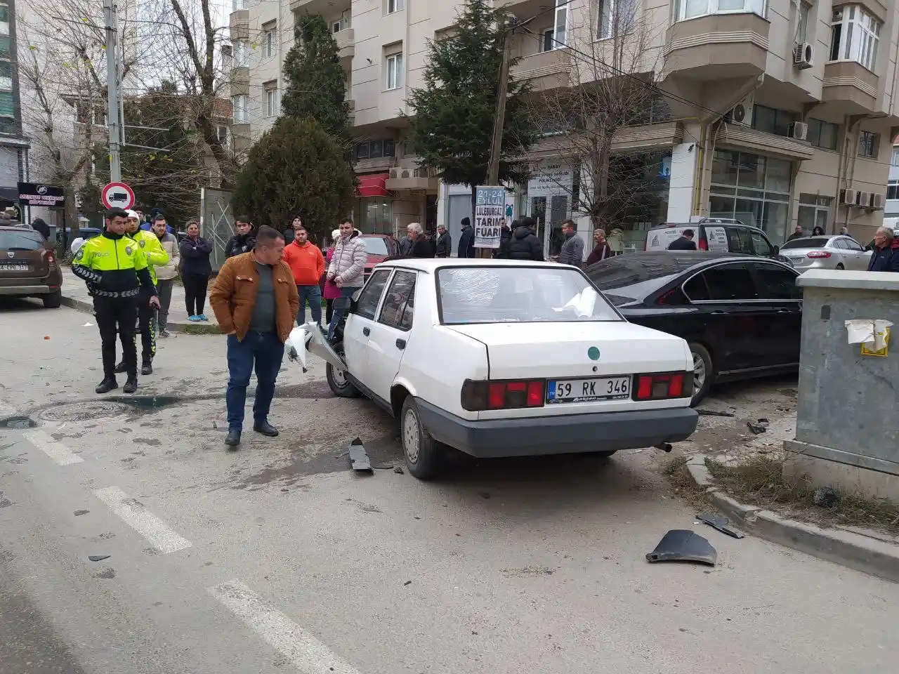 İki otomobilin çarpıştığı kazada faciadan dönüldü
