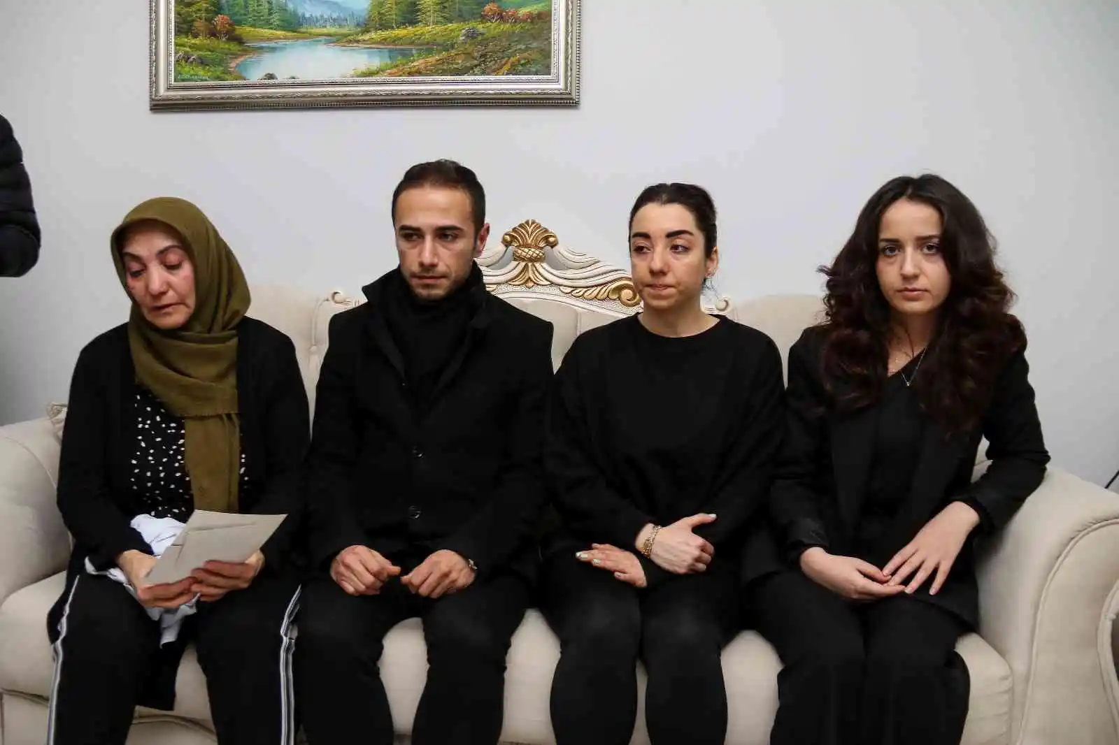İkinci kattan düşen kadın hayatını kaybetti