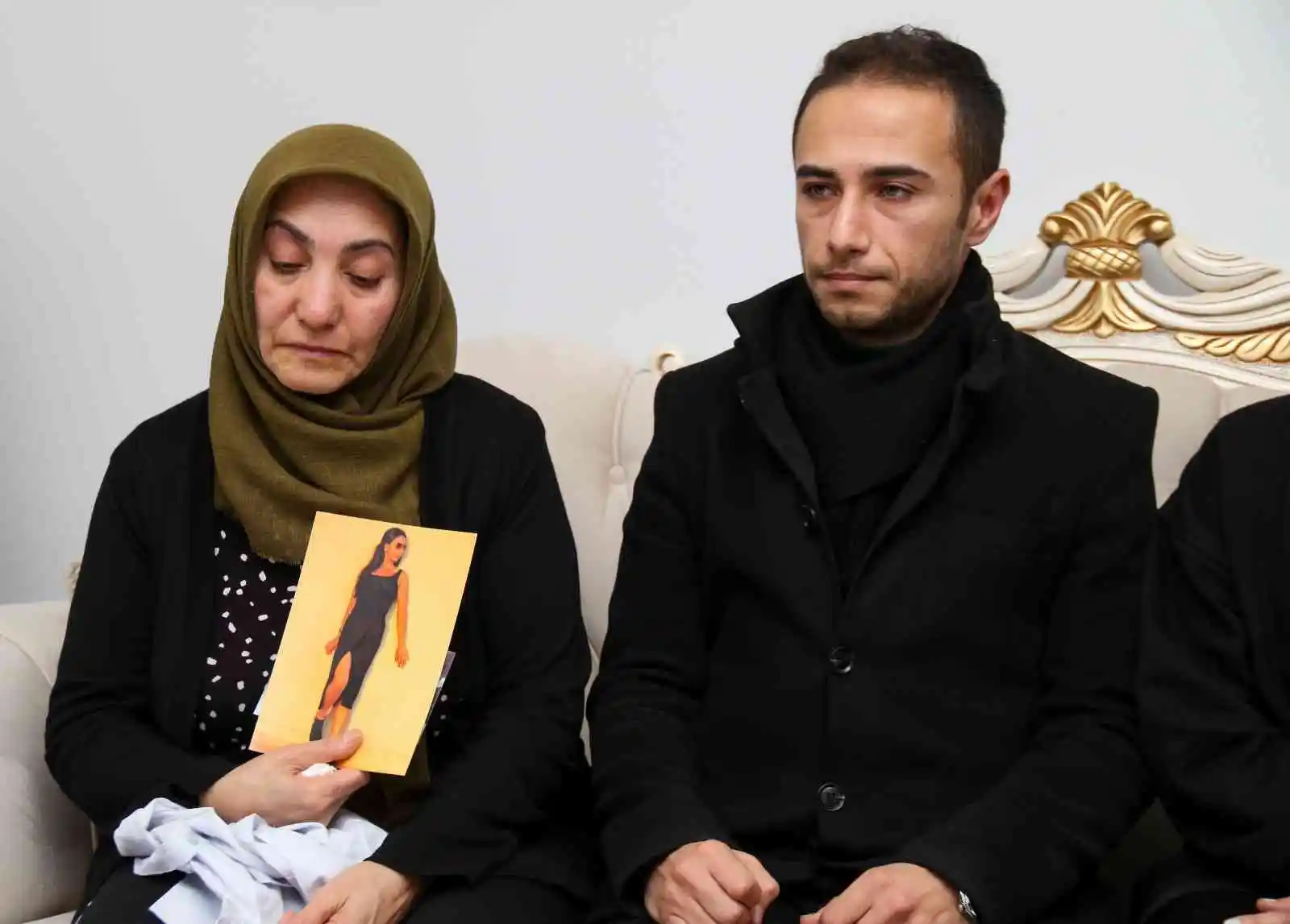 İkinci kattan düşen kadın hayatını kaybetti