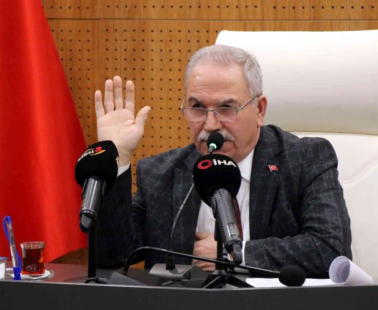 İlkadım meclisinde ‘kredi ve personel maaşı’ tartışması
