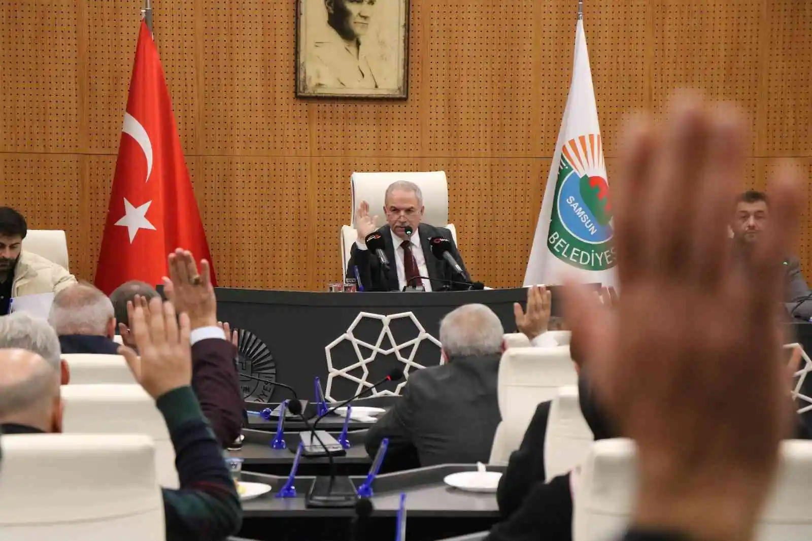 İlkadım meclisinde ‘kredi ve personel maaşı’ tartışması
