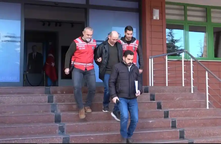 Isparta’da site yöneticisini öldürdüğü iddiasıyla gözaltına alınan şüpheli tutuklandı
