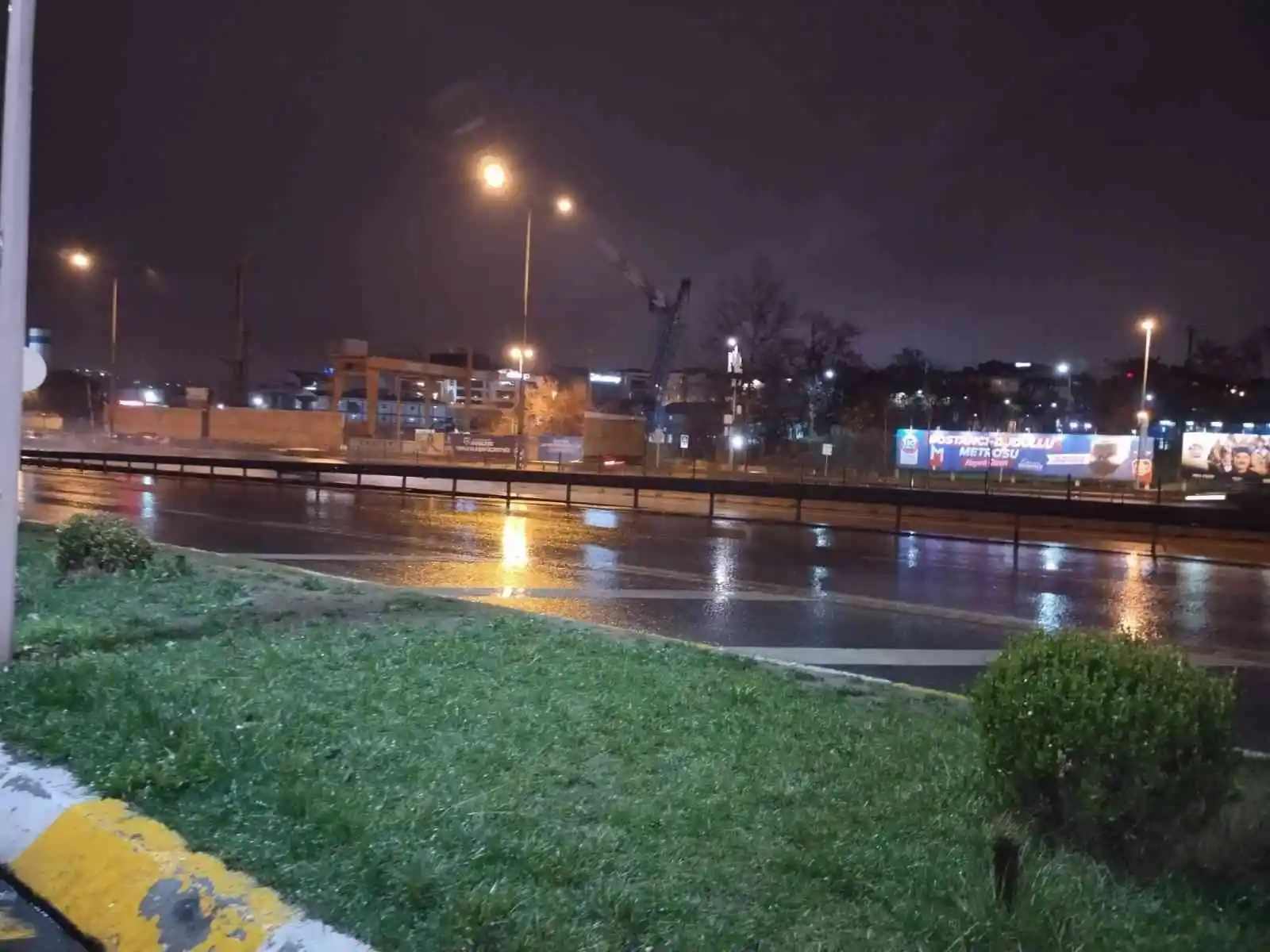 İstanbul Anadolu Yakası'nda sağanak yağış etkili oluyor
