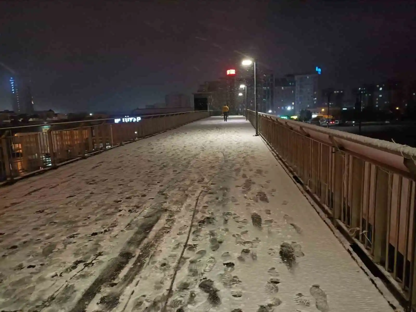 İstanbul'da beklenen kar yağışı başladı
